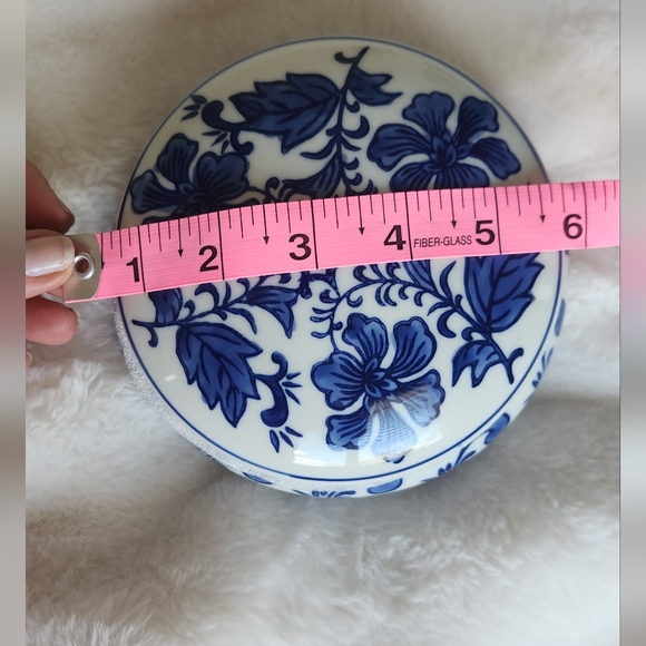 Blue White Round Porcelain trinket Box with Lid Chinoiserie Chinese - Picture 3 of 7